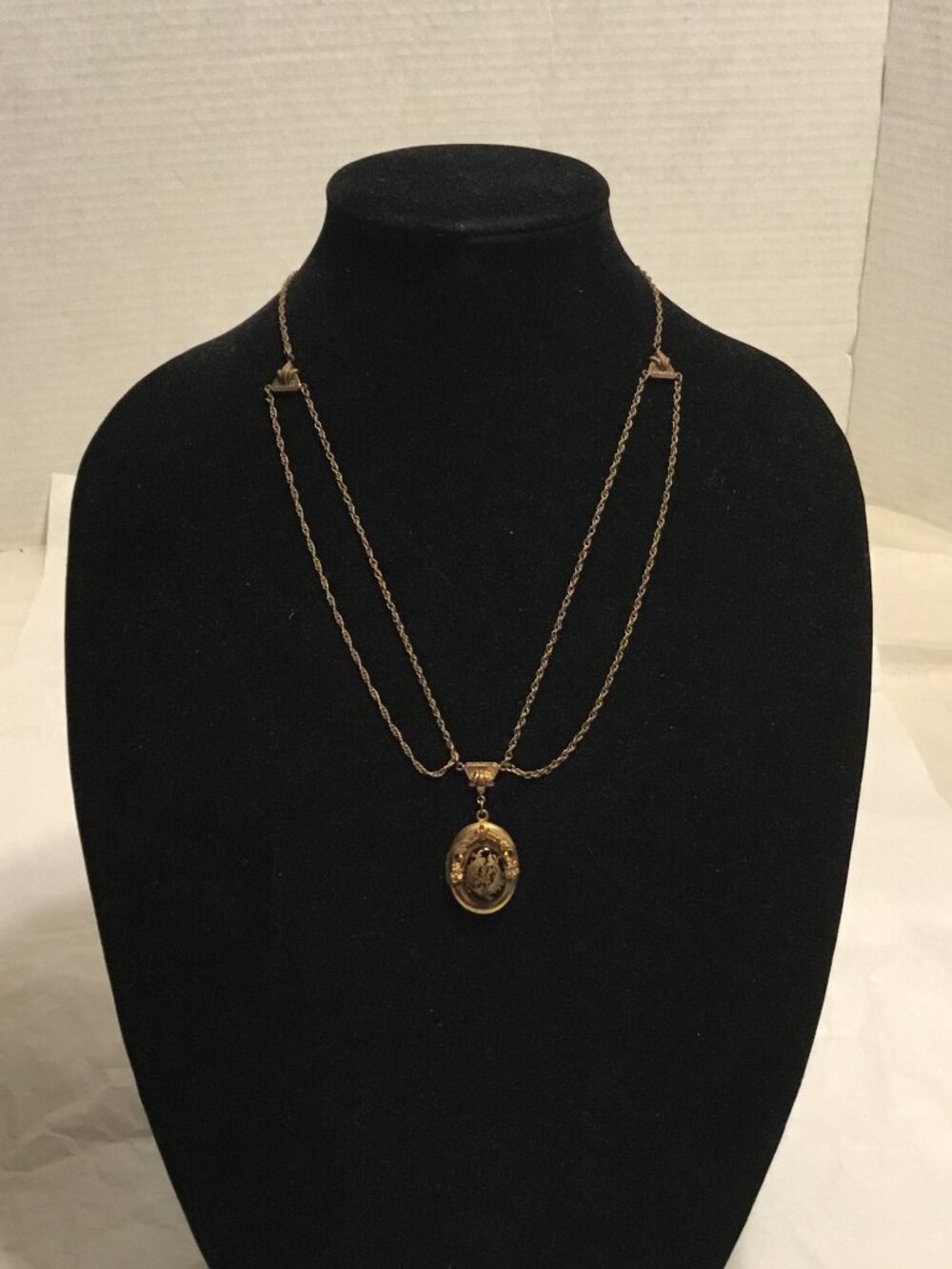 Spectacular antique necklace featuring a fish decorated locket - maybe Asian